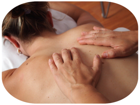 Massage an Schulter und Nacken